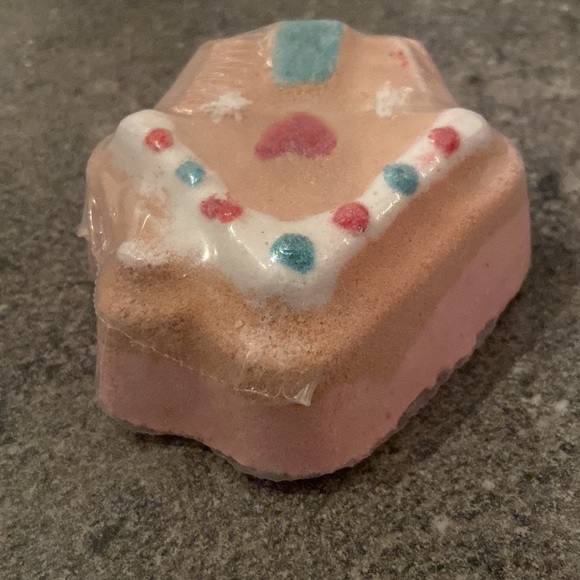 Gingerbread House jewelry Bath Bomb - Mother of Pearl Ring Collection - Picture 4 of 7